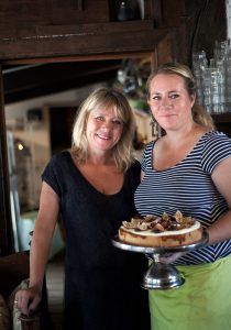 Mette och Isabella Hagman